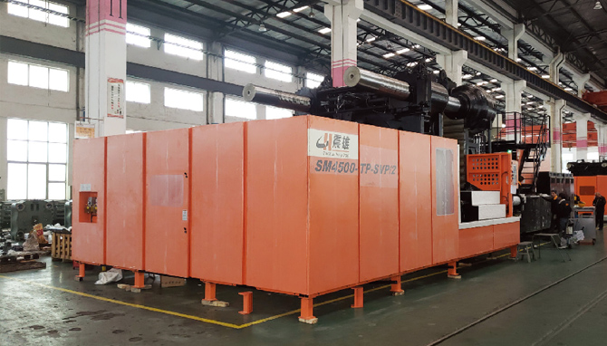 國內(nèi)最大型鎖模力4500噸注塑機(jī)